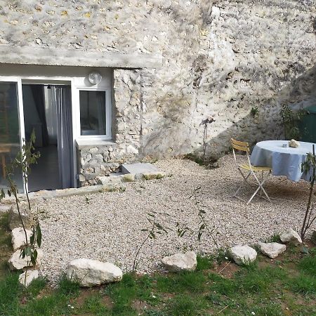 Logement Entier Dans Village Calme 吉维瓦尔 外观 照片