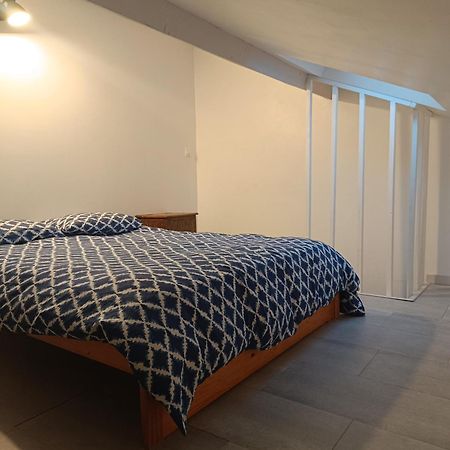 Logement Entier Dans Village Calme 吉维瓦尔 外观 照片
