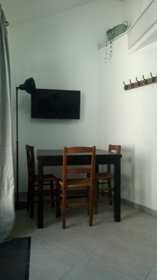 Logement Entier Dans Village Calme 吉维瓦尔 外观 照片