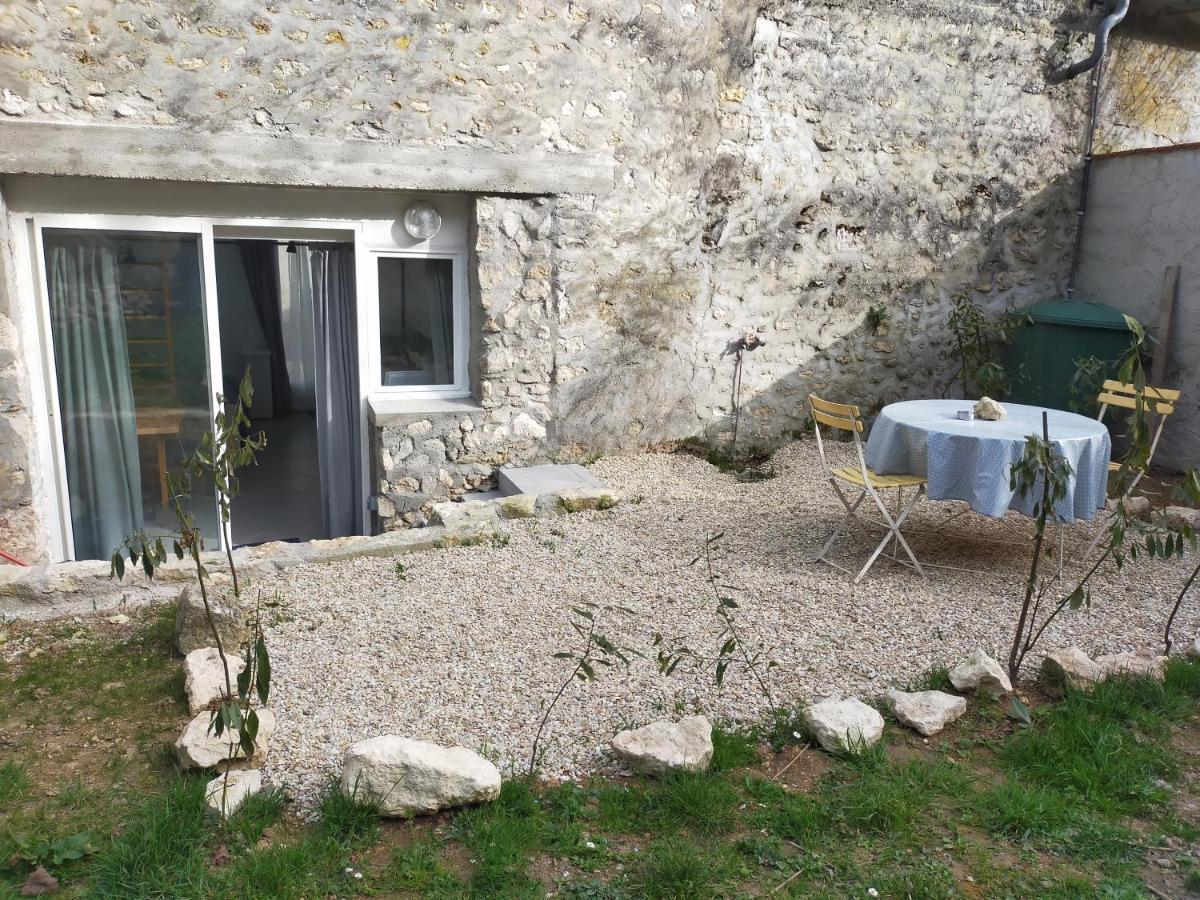 Logement Entier Dans Village Calme 吉维瓦尔 外观 照片