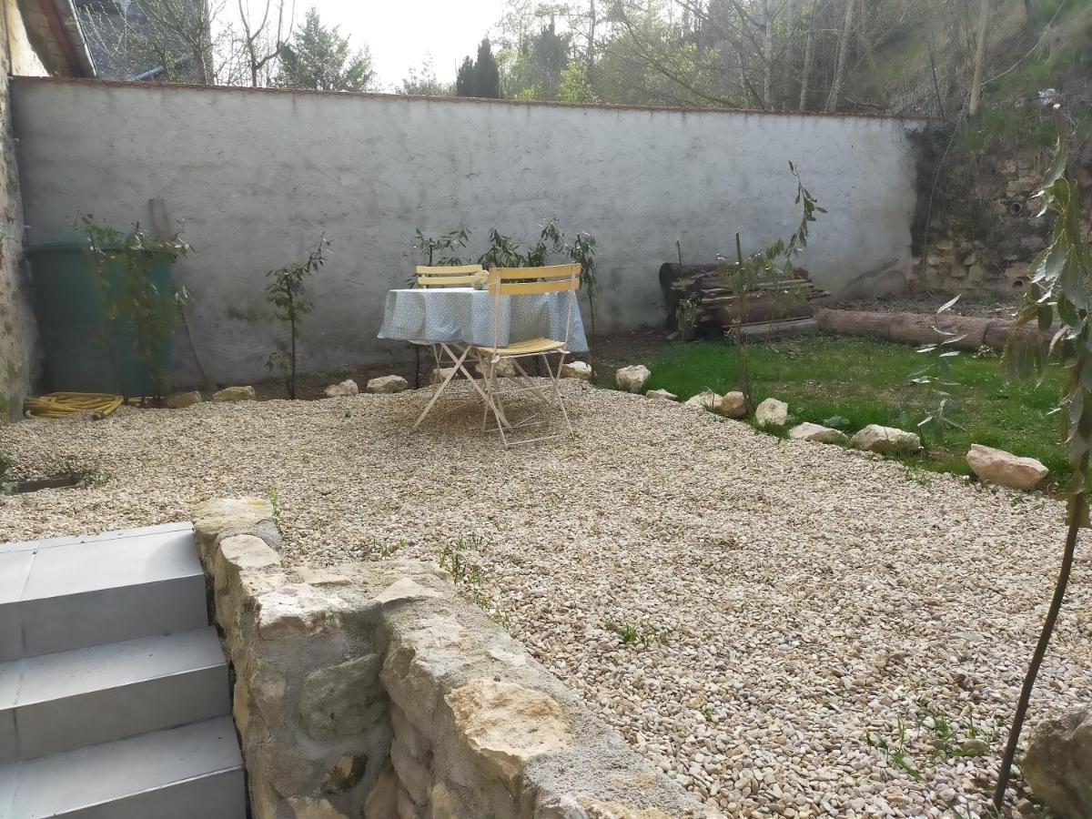 Logement Entier Dans Village Calme 吉维瓦尔 外观 照片