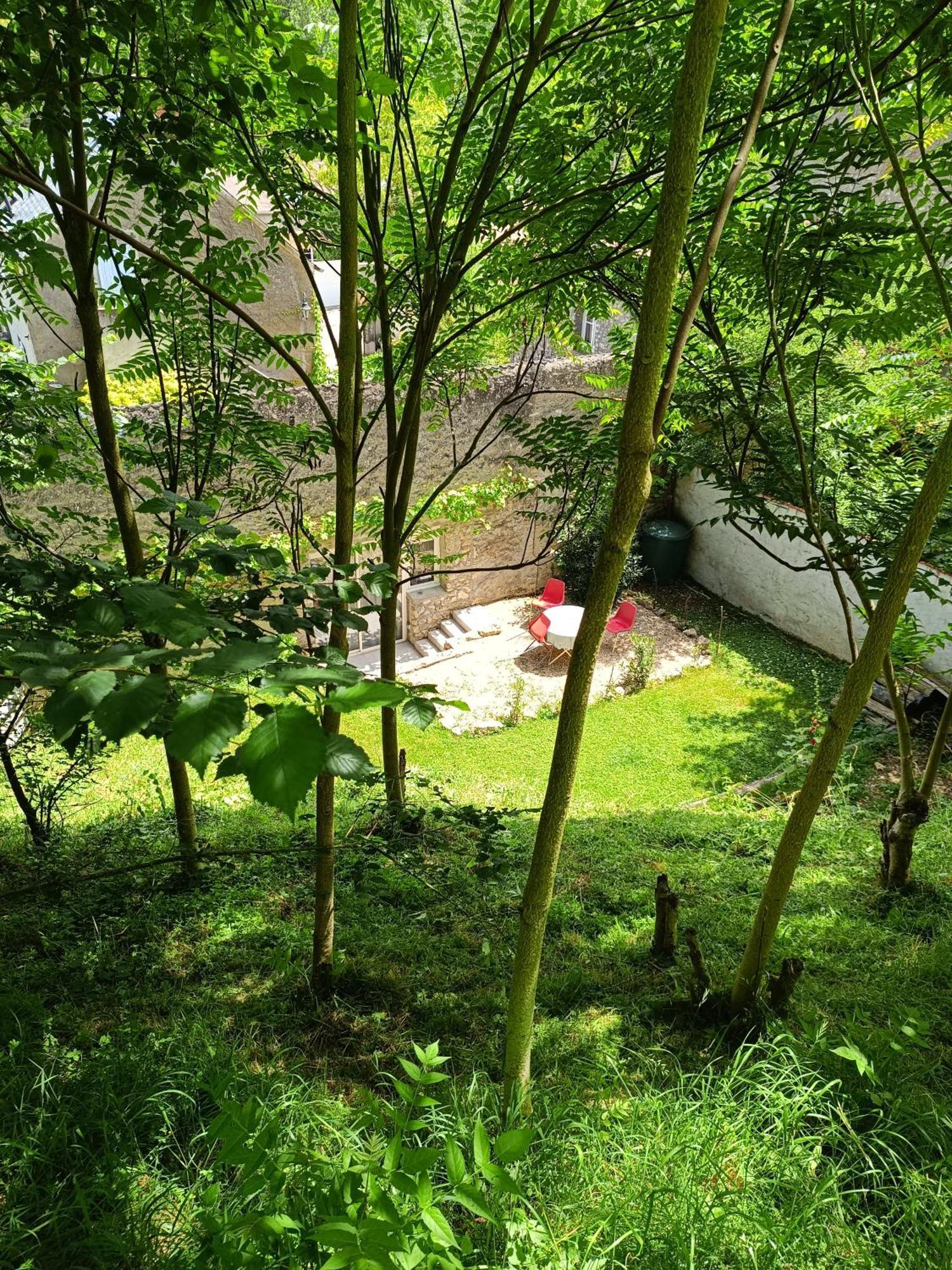 Logement Entier Dans Village Calme 吉维瓦尔 外观 照片