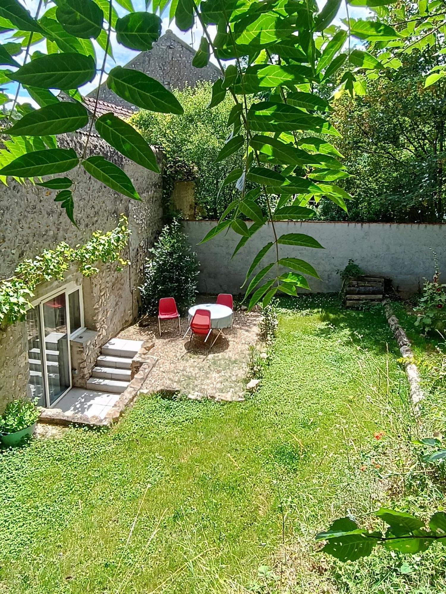 Logement Entier Dans Village Calme 吉维瓦尔 外观 照片