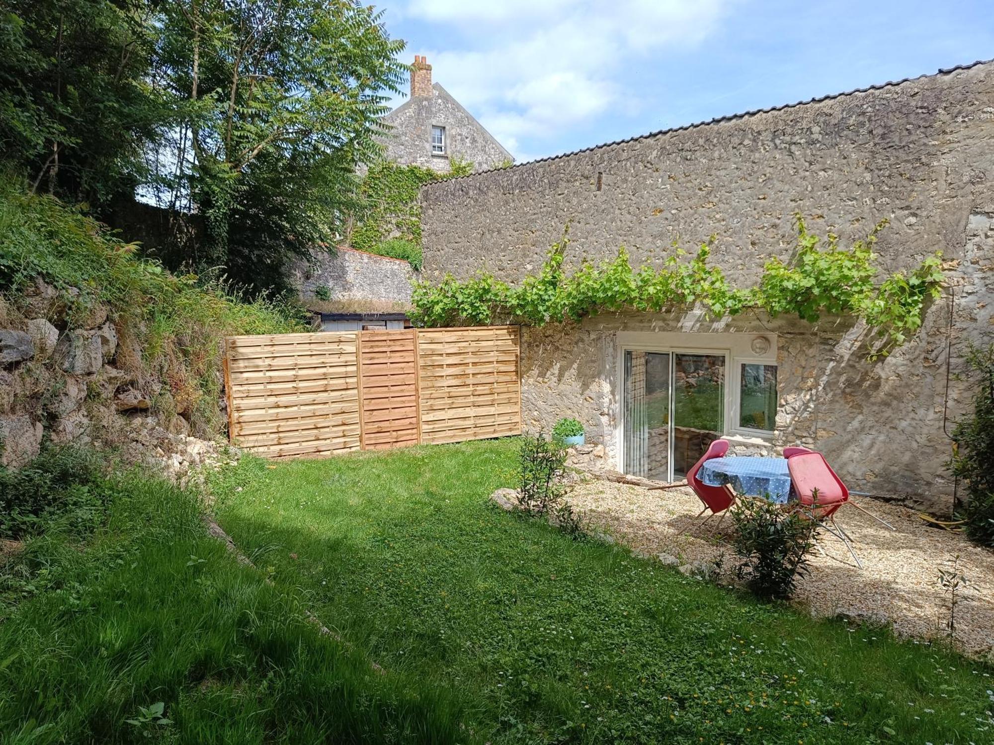 Logement Entier Dans Village Calme 吉维瓦尔 外观 照片